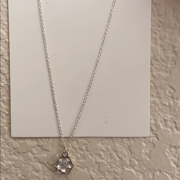 Beautiful light blue silver flower necklace - Picture 2 of 2